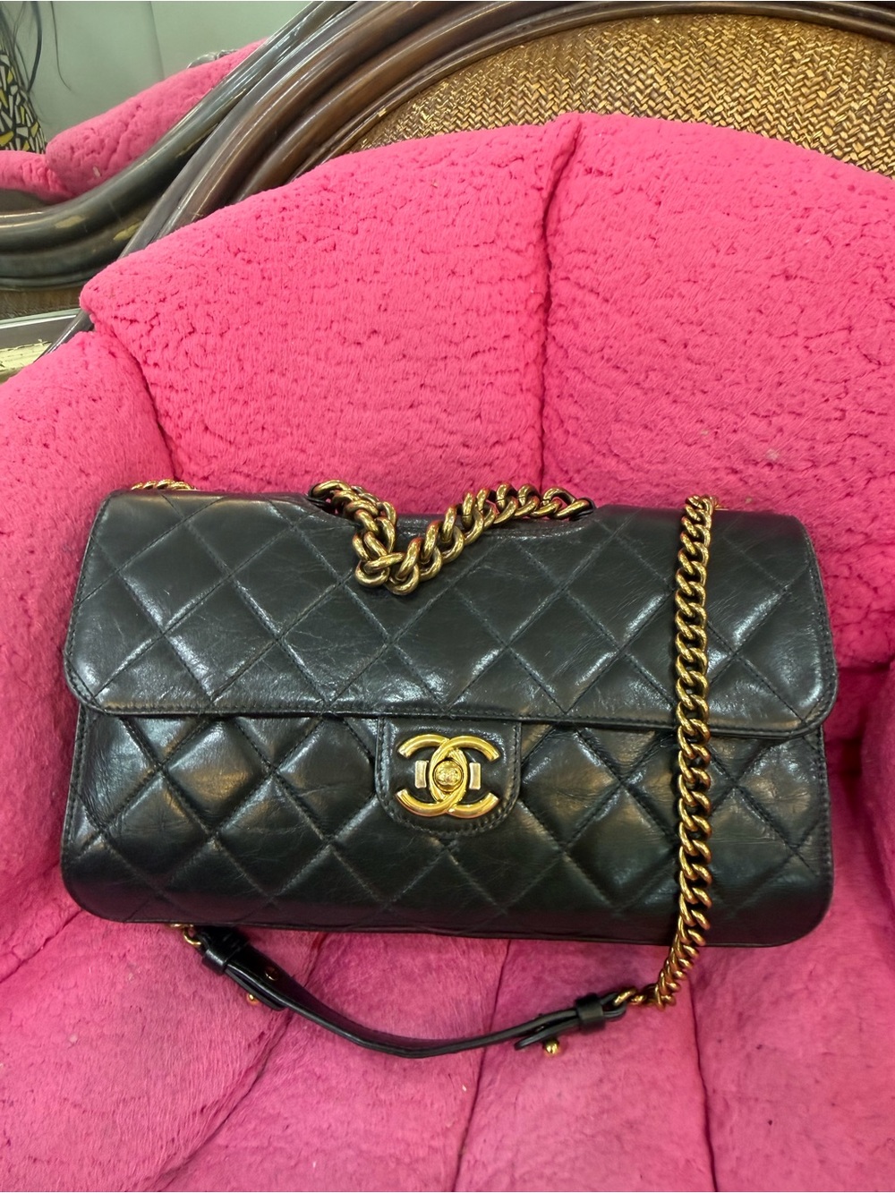 CHANEL Black Quilted Leather Shoulder Bag with Gold Chain